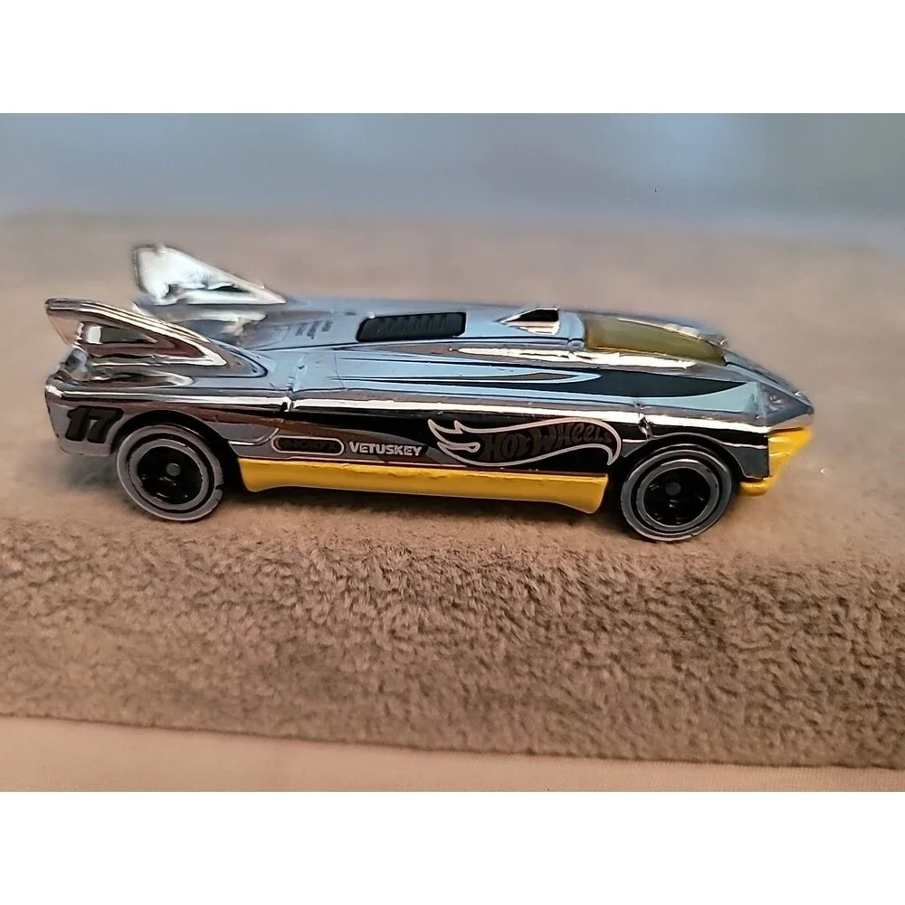 2014 Hot Wheels Silver Chrome Yellow Race Car 1:64 Vetuskey #17